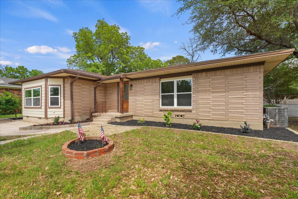 2002 Shawnee Street, Denton, TX 76209 — photo 1