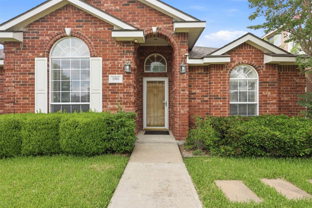 2501 Saddlehorn Drive, Mesquite, TX 75181 — photo 1