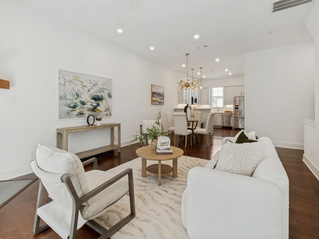 5743 Prospect Avenue 102