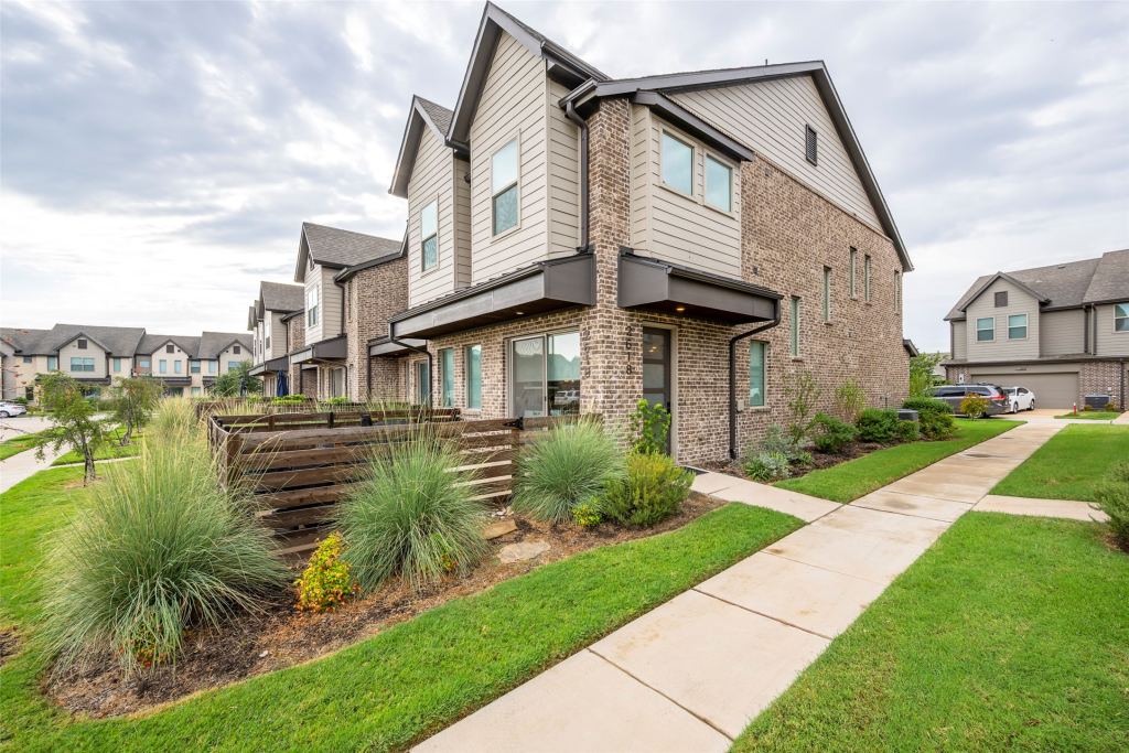 2618 La Cala Drive, Grand Prairie, TX 75054 — photo 1