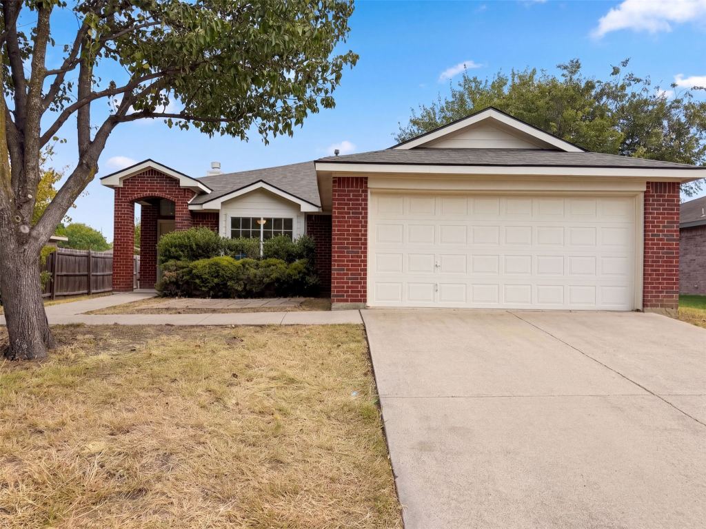 825 Dixon Lane, Denton, TX 76207 — photo 1