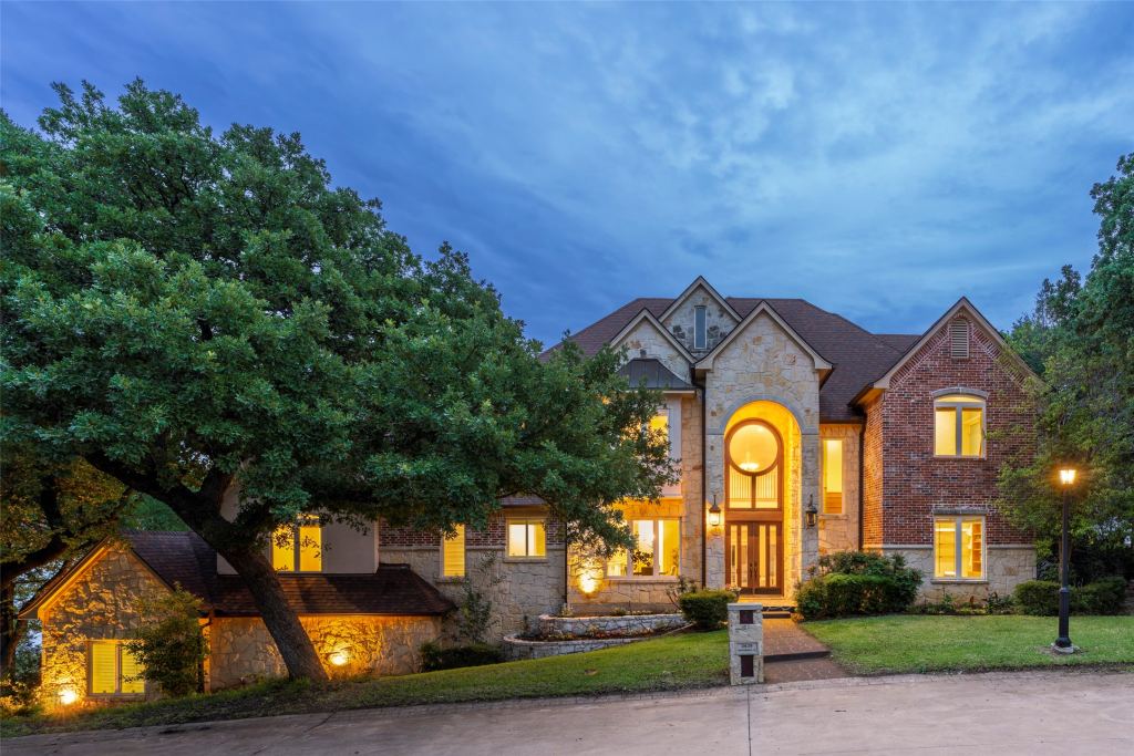 2639 Hemingway Court, Arlington, TX 76006 — photo 1