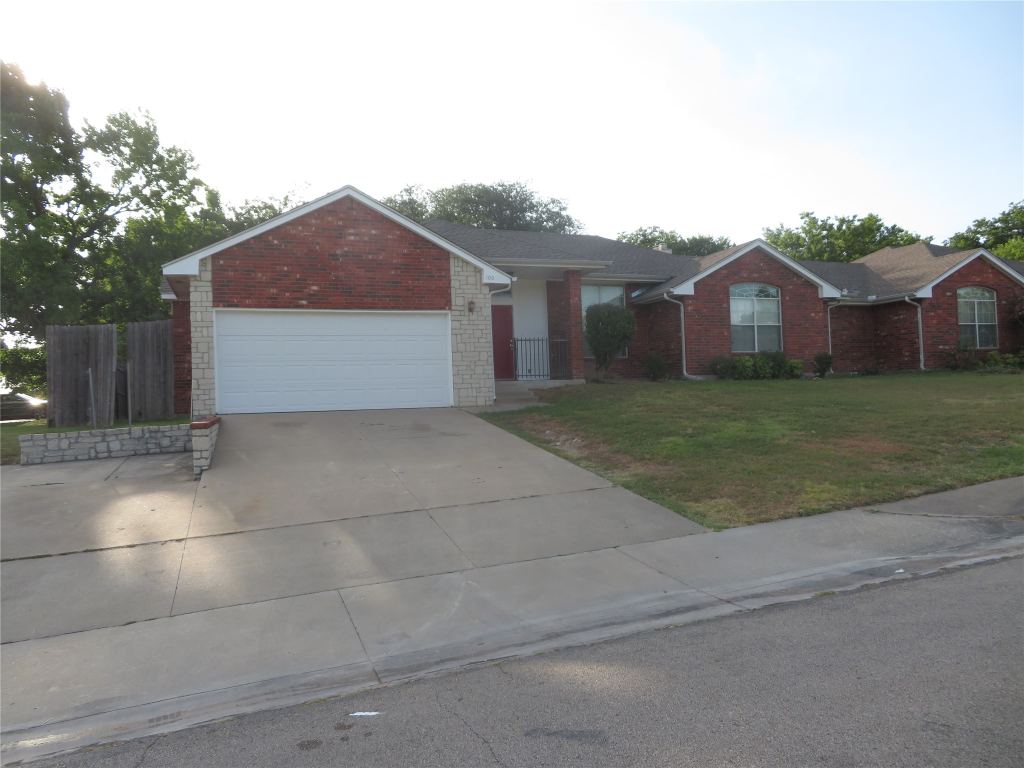 100 Roaring Springs Drive, DeSoto, TX 75115 — photo 1