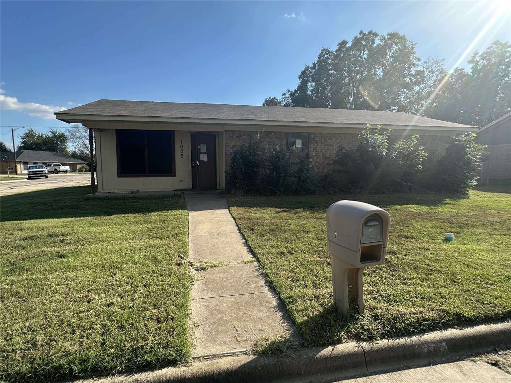 1009 Camp Street, Sulphur Springs, TX 75482 — photo 1