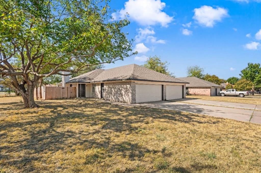 7714 Brandi Place 7714, North Richland Hills, TX 76182 — photo 1