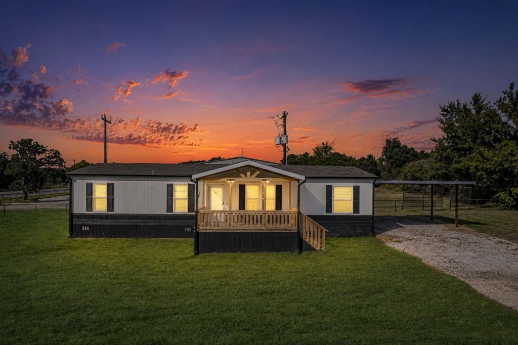 105 Beaver Creek Drive, Azle, TX 76020 — photo 1