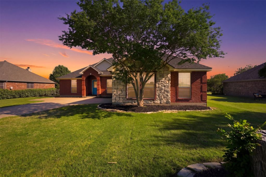 7229 Muirfield Drive, Cleburne, TX 76033 — photo 1