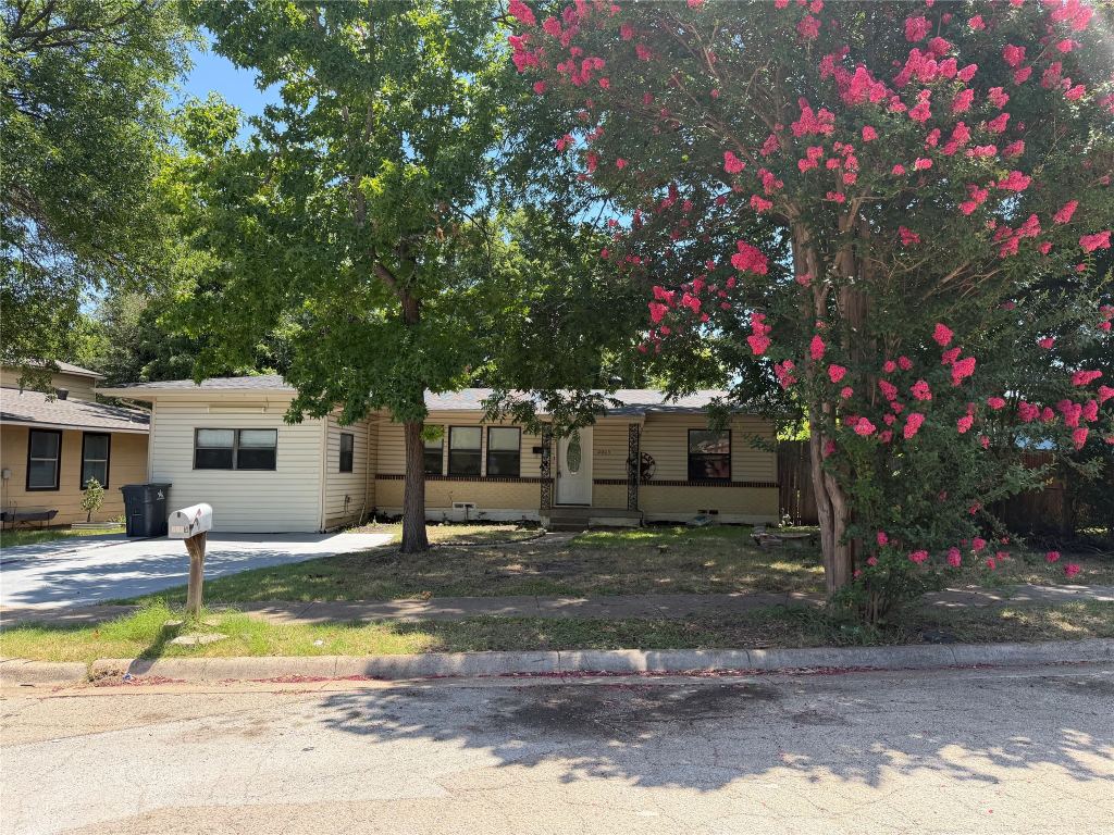 2005 Huntington Drive, Arlington, TX 76010 — photo 1