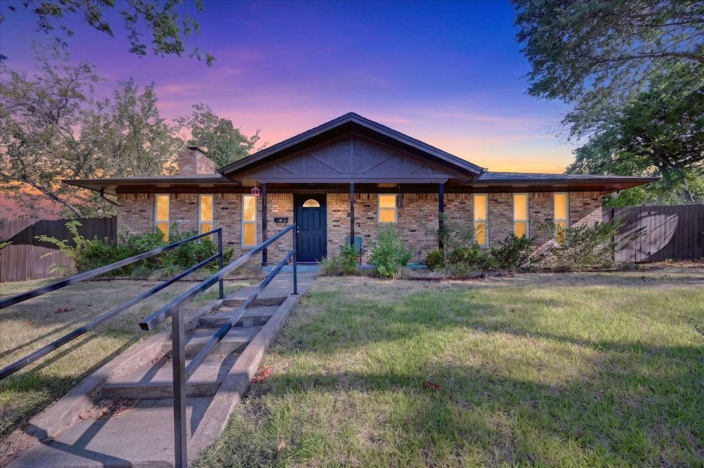 822 Cambridge Place, Grand Prairie, TX 75051 — photo 1