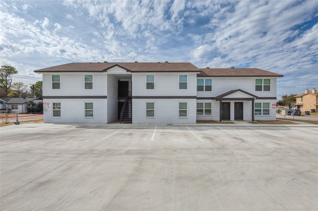 2016 Paisley Drive E, Arlington, TX 76015 — photo 1