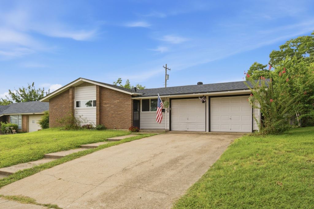 2008 Addington Street, Irving, TX 75062 — photo 1