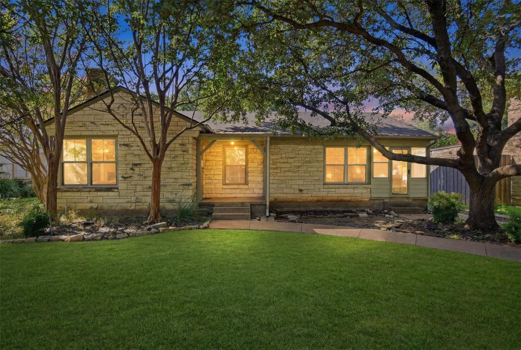 2307 Lawndale Drive