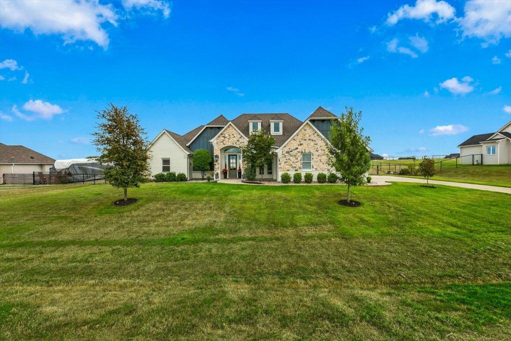 468 Red Bird Drive, Springtown, TX 76082 — photo 1