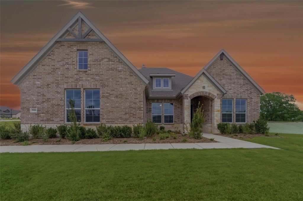 906 Perrin Lane