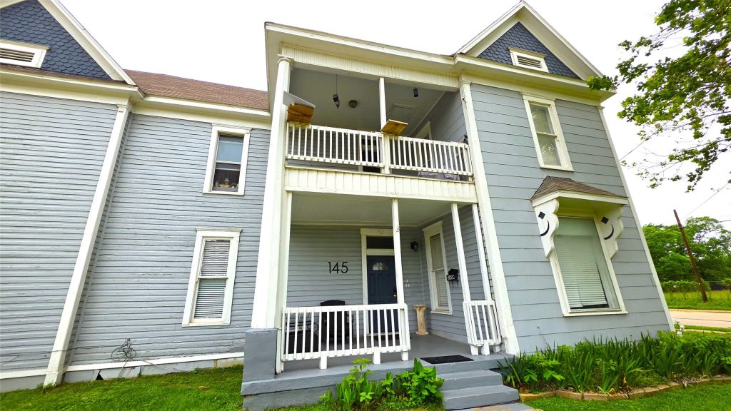145 N Kealy Street 2, Lewisville, TX 75057 — photo 1
