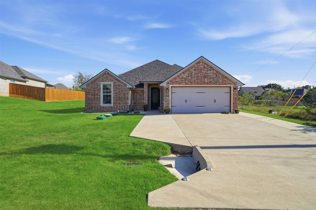 5007 Terlingua Drive, Granbury, TX 76048 — photo 1