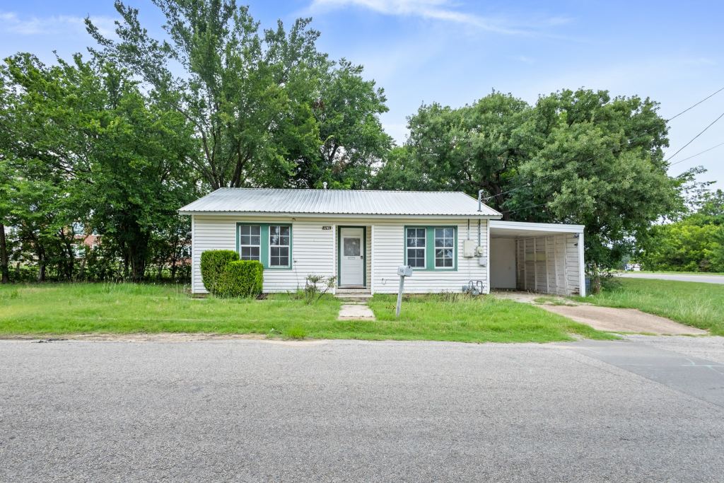 1141 W Mcneill Street, Stephenville, TX 76401 — photo 1