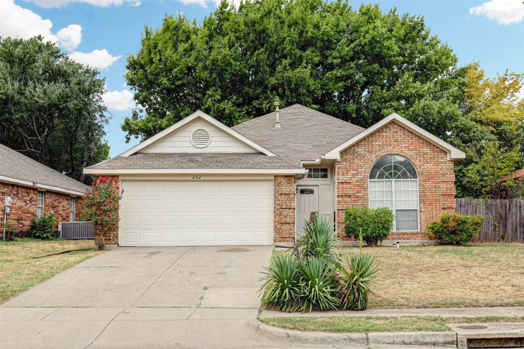 202 Chamblin Drive, Cedar Hill, TX 75104 — photo 1