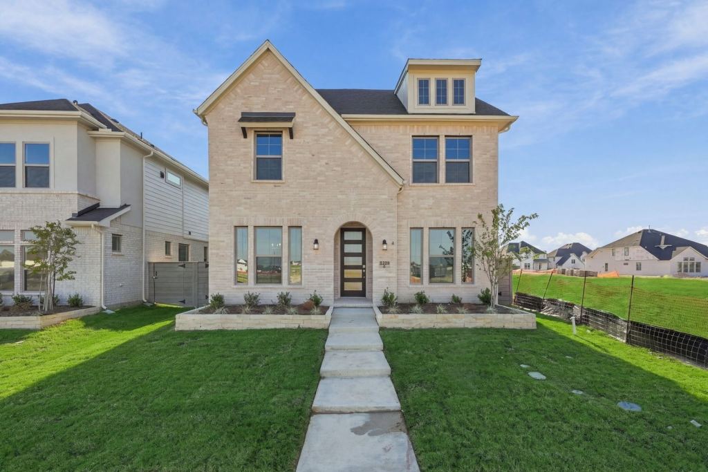 2428 Trailrunner Drive