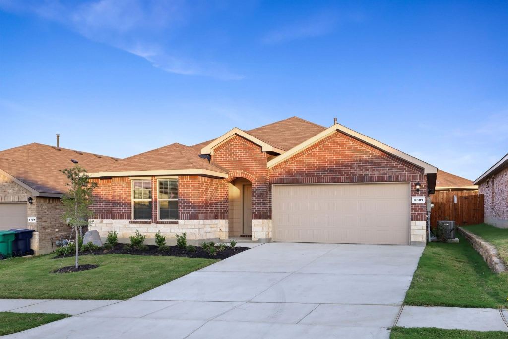 5801 Bull Creek Lane, Denton, TX 76226 — photo 1