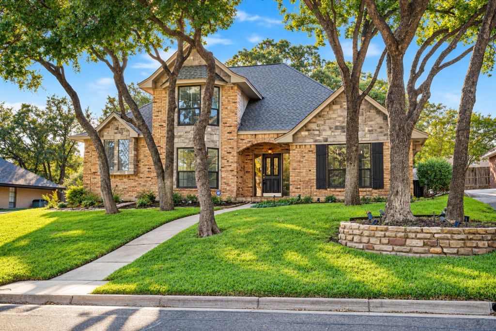 2110 Emerald Lake Drive