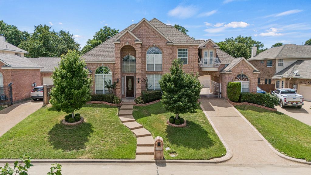 2308 Megan Way, Arlington, TX 76016 — photo 1