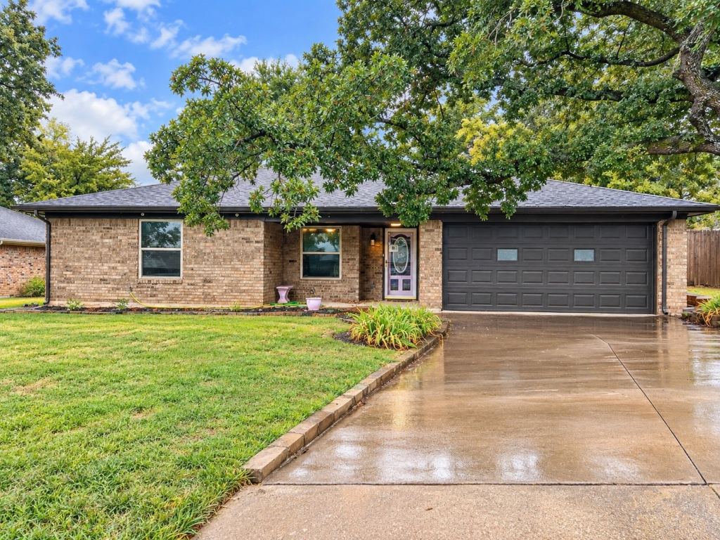 612 State Street, Weatherford, TX 76086 — photo 1