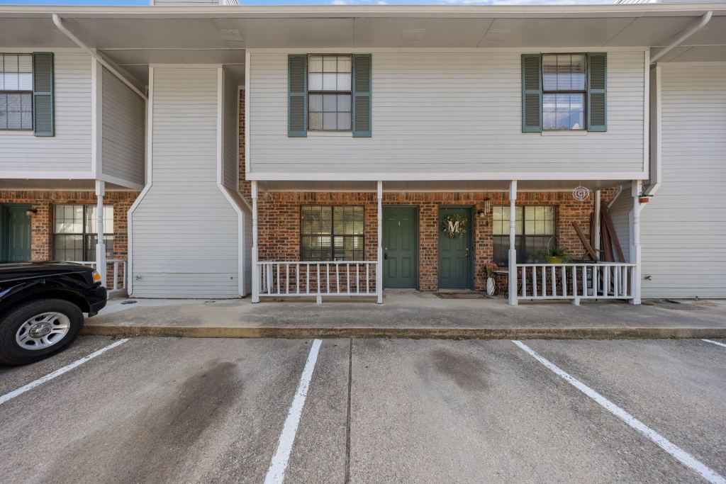 929 W Hickory Street A4, Denton, TX 76201 — photo 1