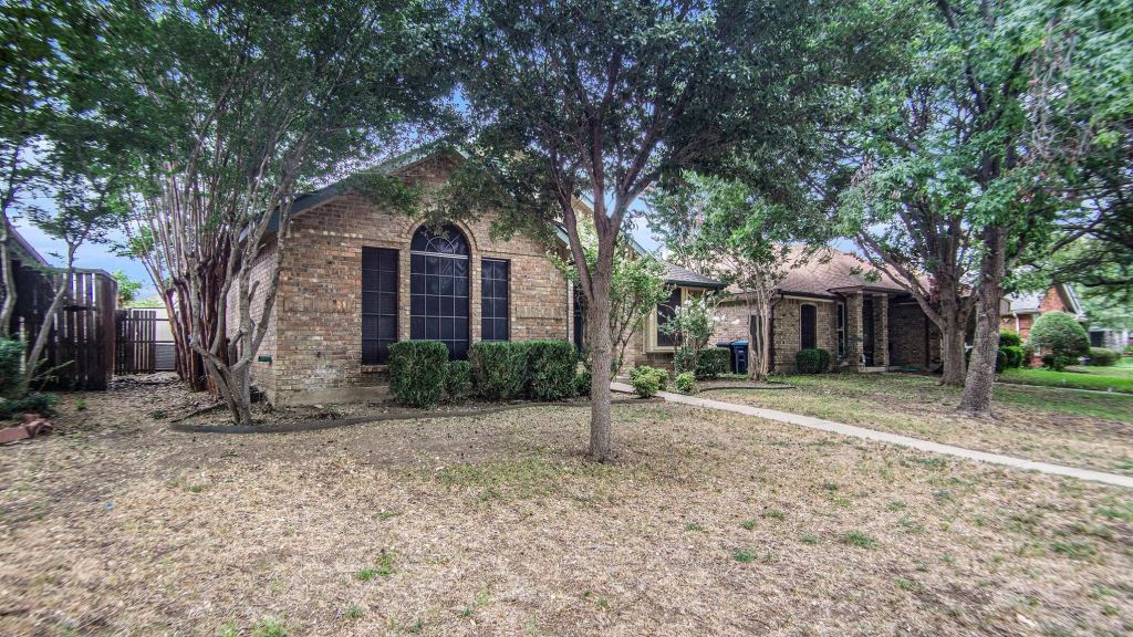 6908 Bentley Avenue, Fort Worth, TX 76137 — photo 1