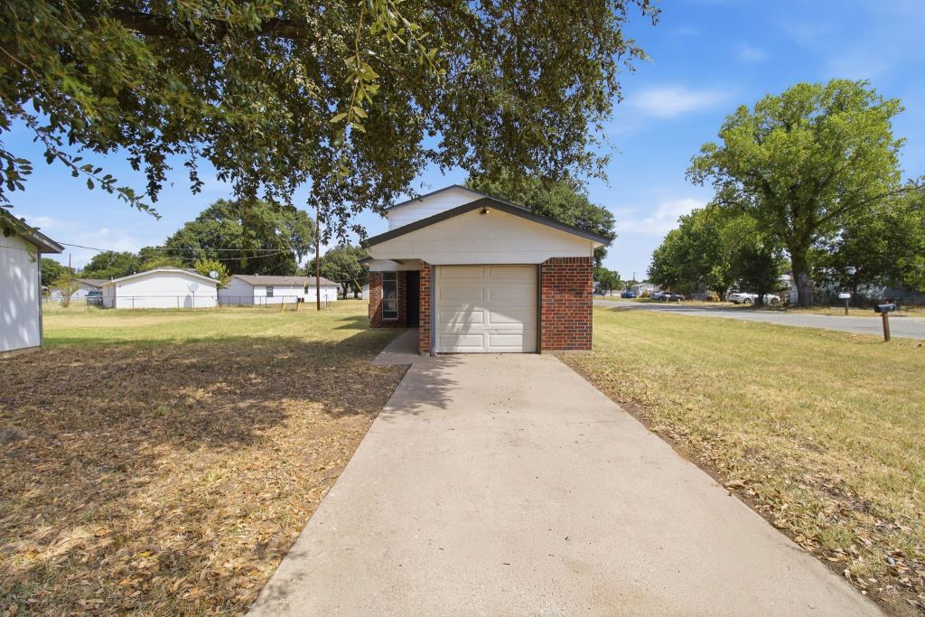 1833 Pelican Drive N, Pelican Bay, TX 76020 — photo 1