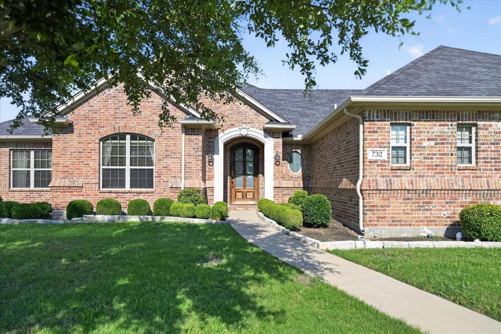732 Forest Creek, DeSoto, TX 75115 — photo 1