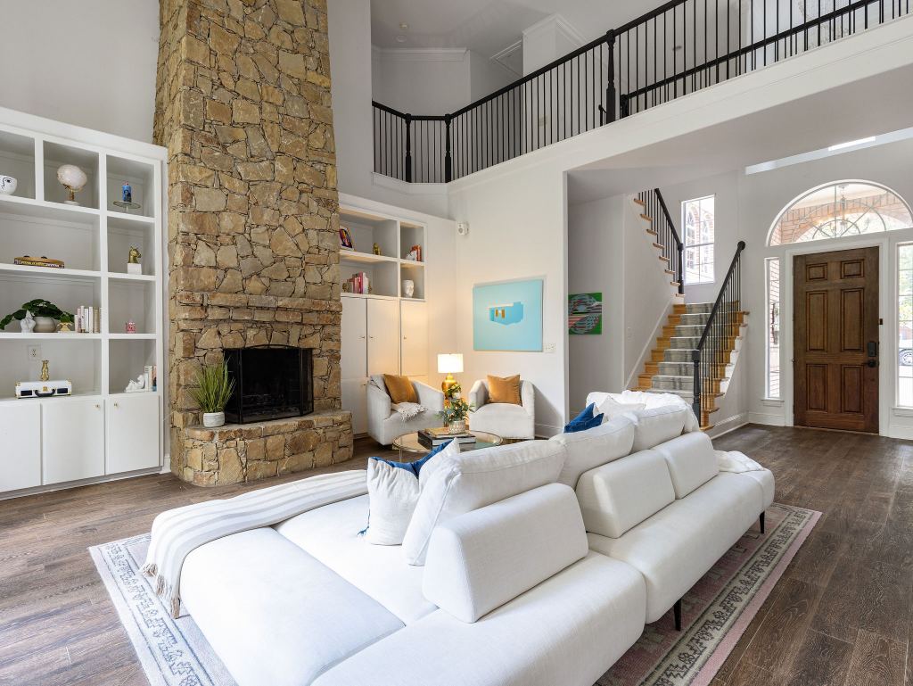 5832 Forest Bend Place