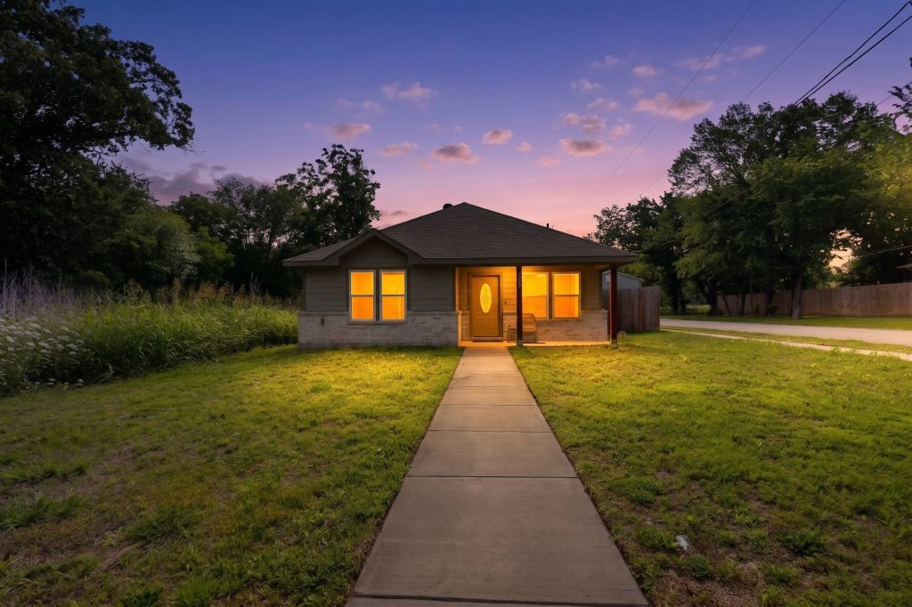 3221 Gibbons Street, Greenville, TX 75401 — photo 1