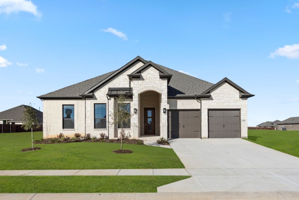 1016 Mill Ridge Drive, Justin, TX 76247 — photo 1