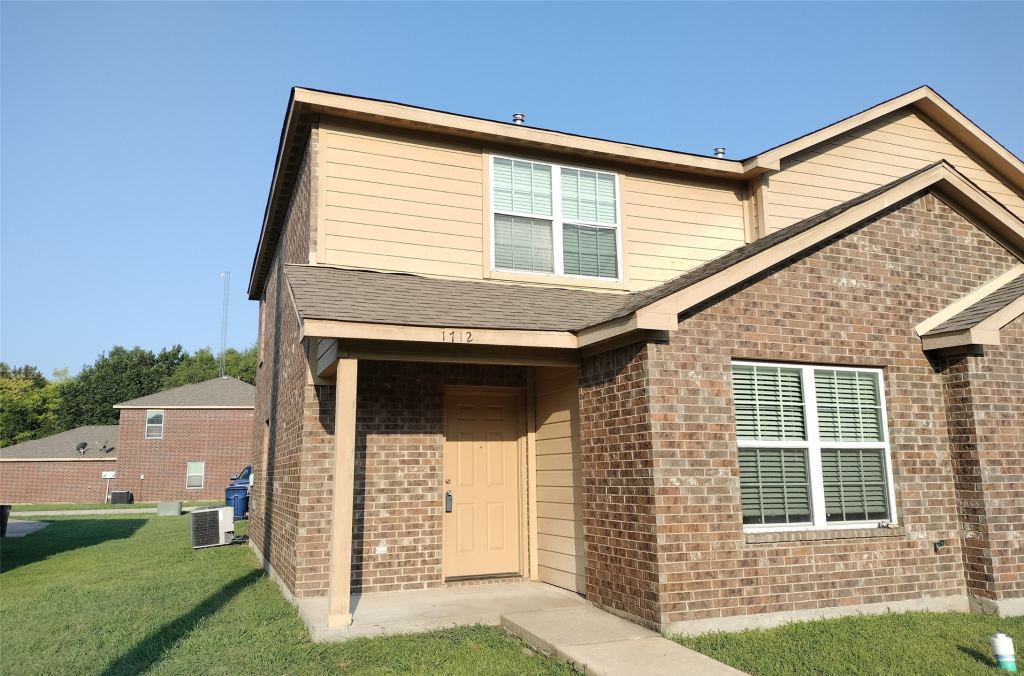 1712 S Waco Street, Van Alstyne, TX 75495 — photo 1