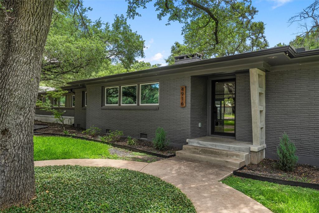 4916 Ridgeview Drive