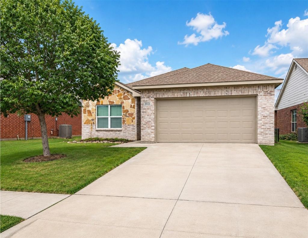 2021 Meadow Park Drive, Princeton, TX 75407 — photo 1