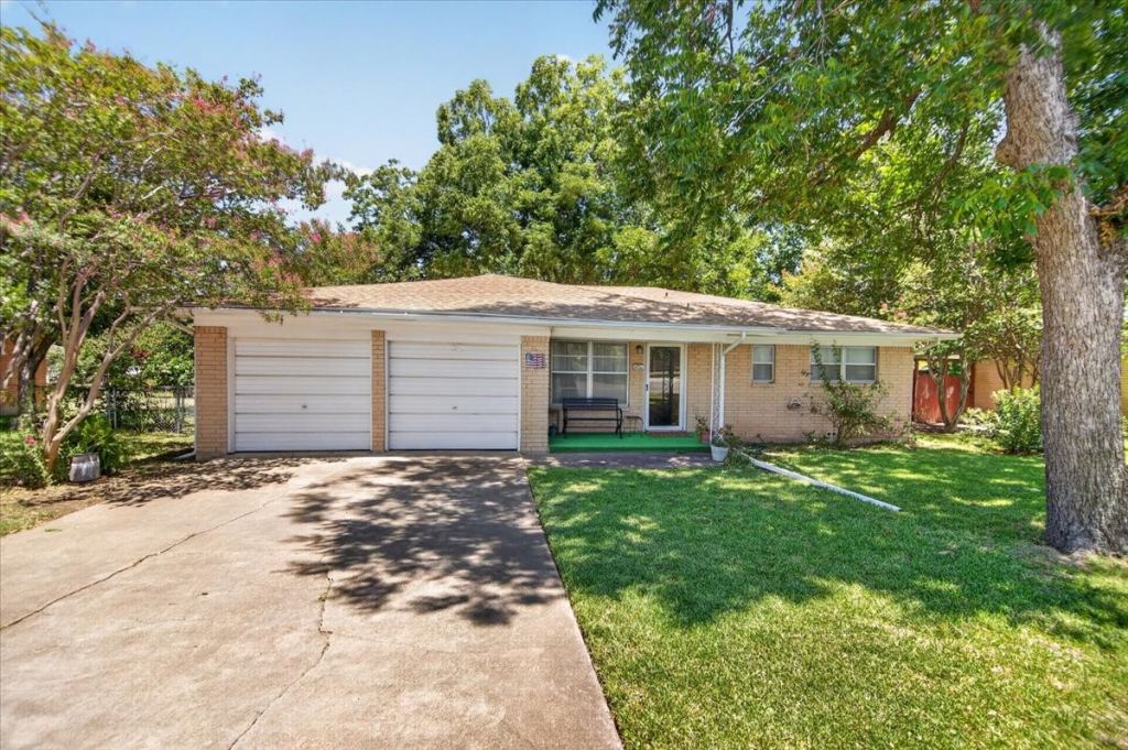 307 Estates Drive, Woodway, TX 76712 — photo 1