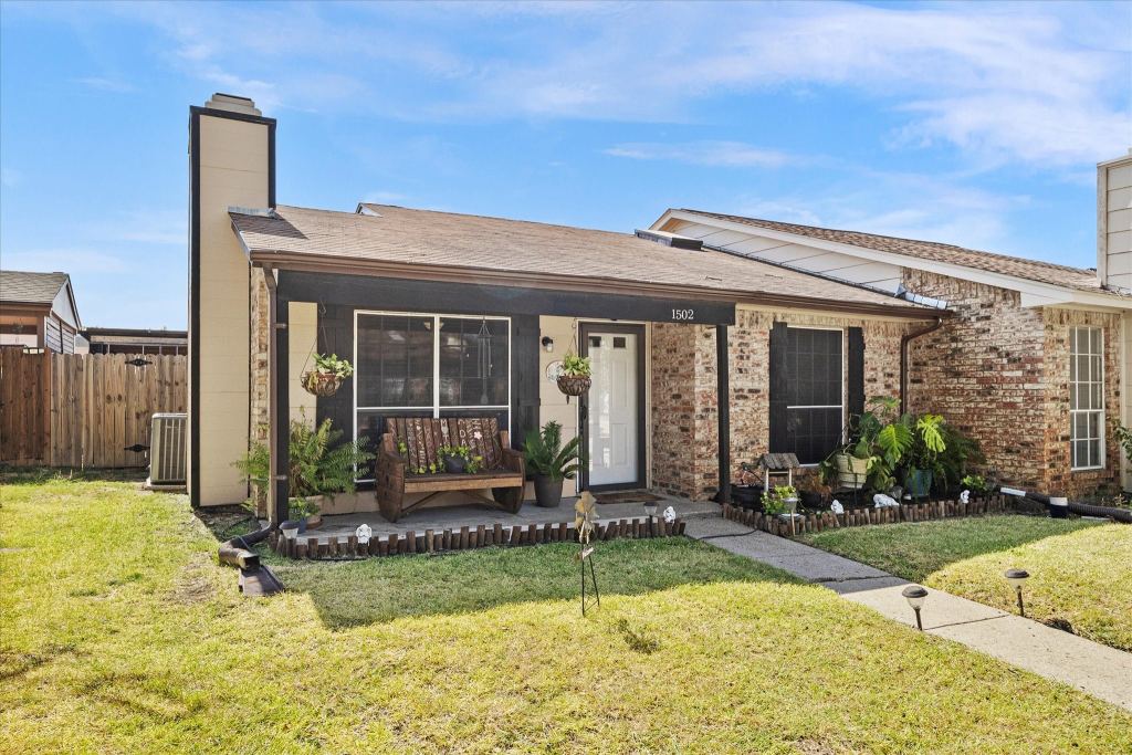 1502 Butterfield Drive, Mesquite, TX 75150 — photo 1
