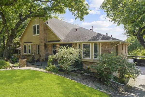 1806 Old Oak Drive, Arlington, TX 76012 — photo 1
