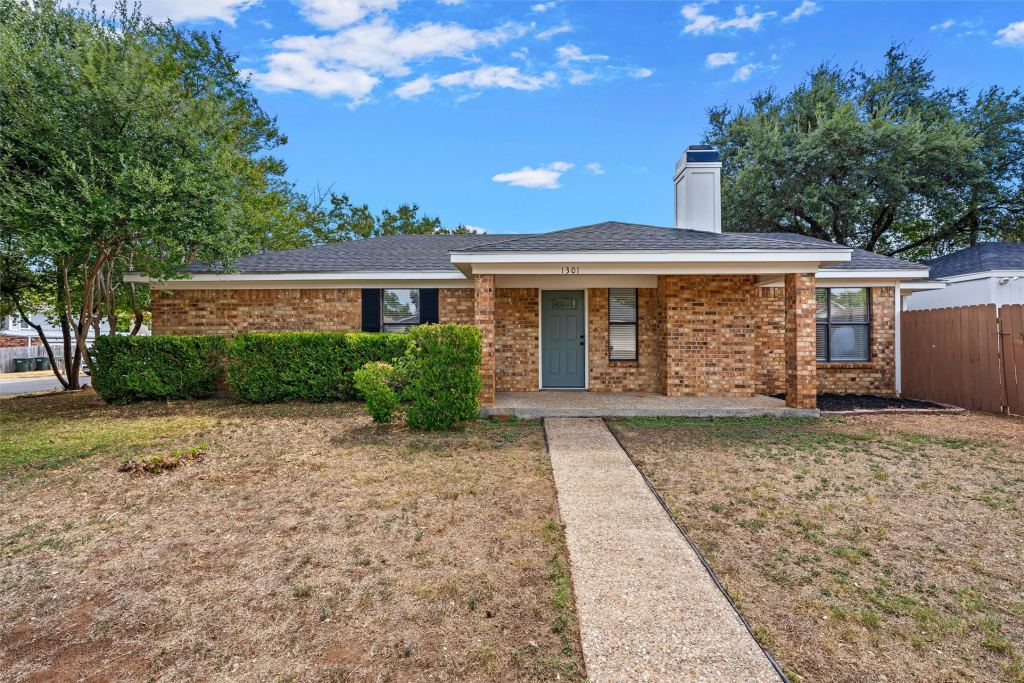 1301 Chapel Creek Road, Waco, TX 76712 — photo 1