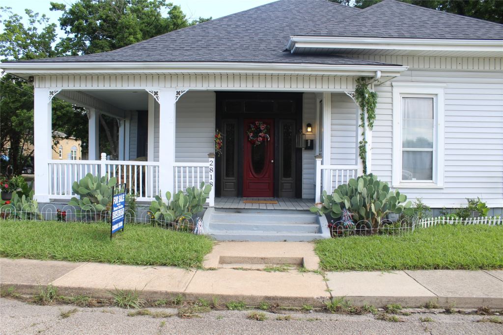 2818 S Blades Street, Greenville, TX 75401 — photo 1