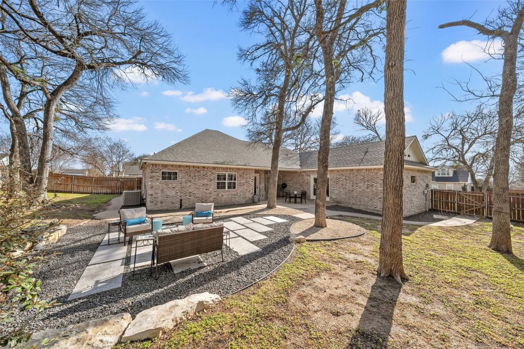 117 Lost Oaks Drive, Waco, TX 76705 — photo 1