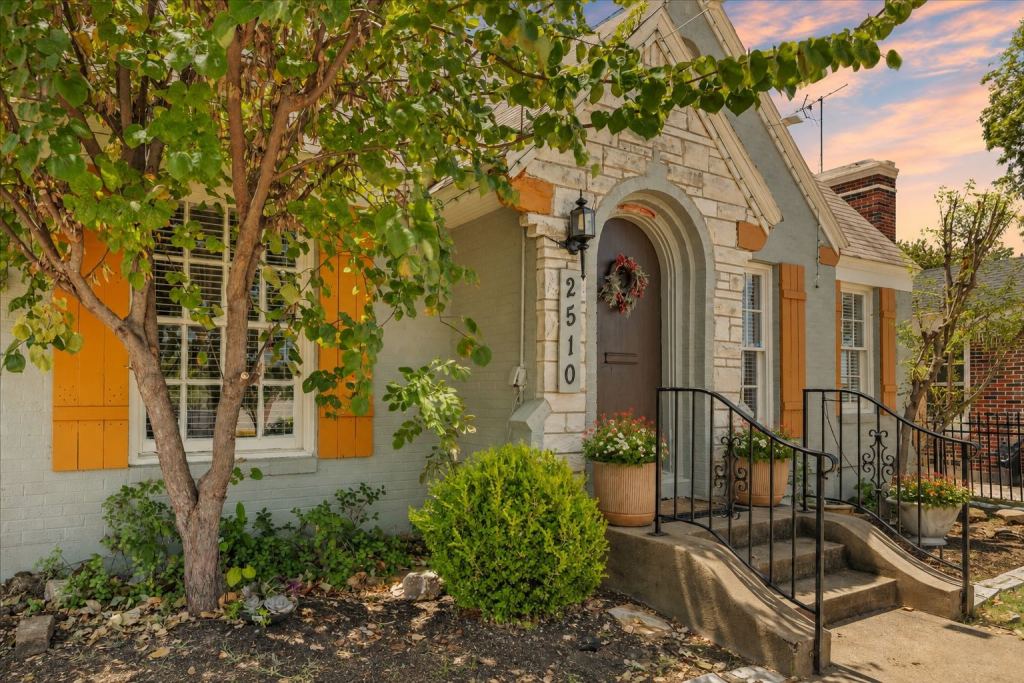 2510 W Jefferson Boulevard, Dallas, TX 75211 — photo 1