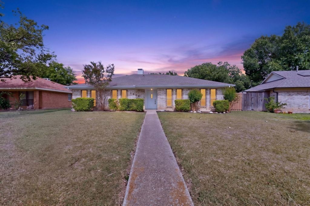 1302 N Yale Boulevard, Richardson, TX 75081 — photo 1