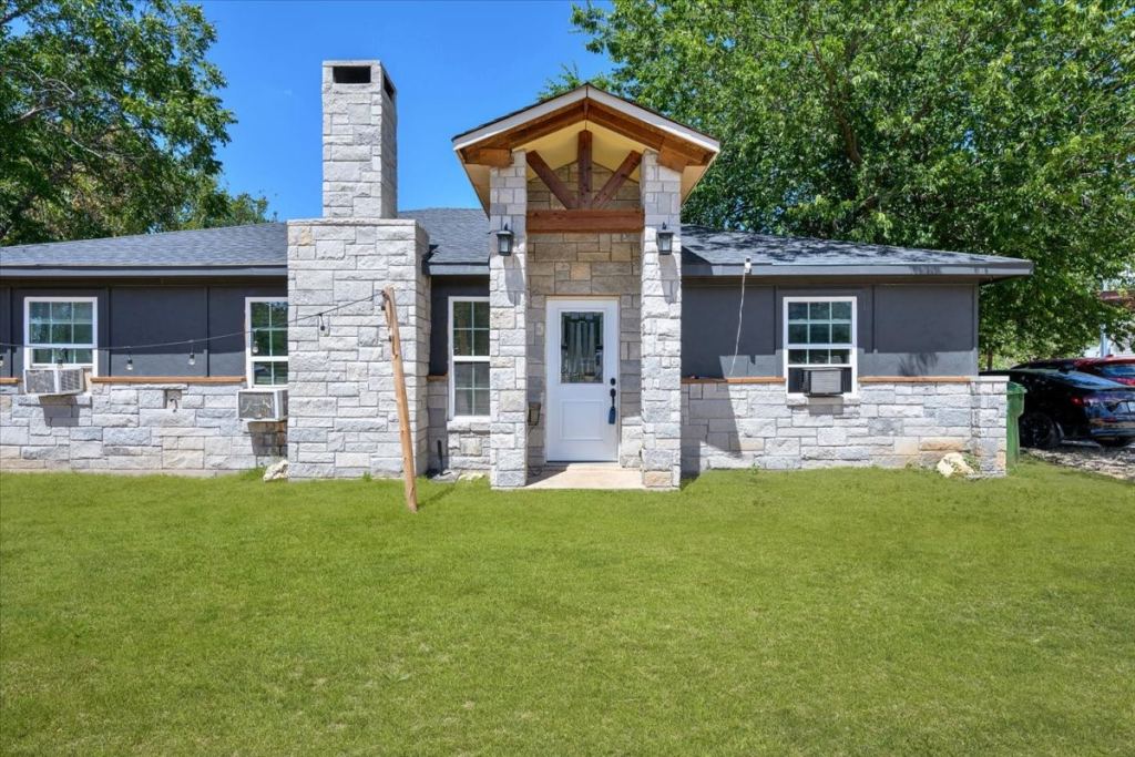 4506 Garden View Drive, Granbury, TX 76049 — photo 1