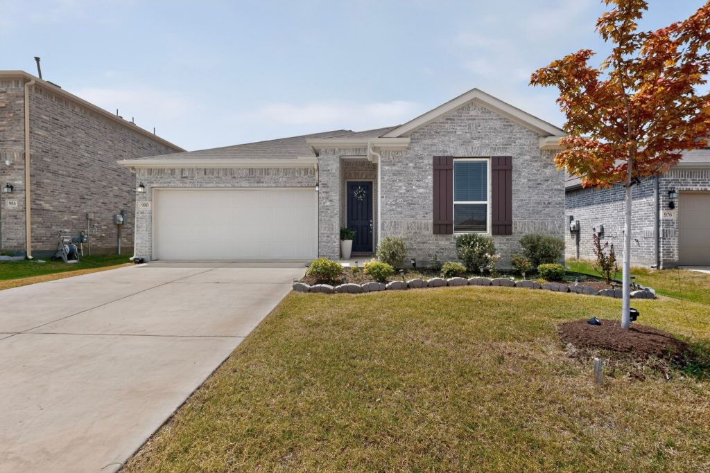 980 Burnett Drive, Aubrey, TX 76227 — photo 1
