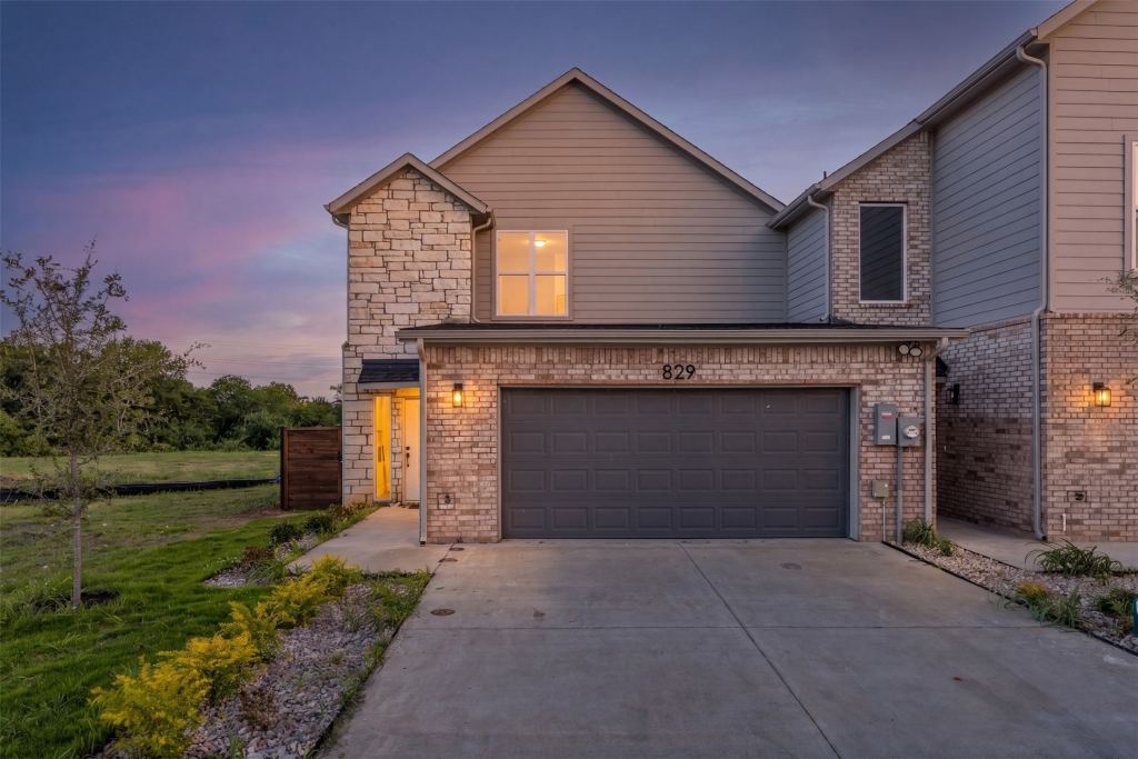827 Premier Parkway, Grand Prairie, TX 75051 — photo 1