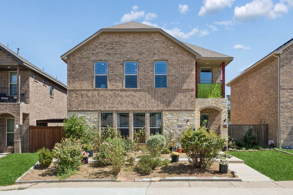 431 W Pioneer Drive, Irving, TX 75061 — photo 1