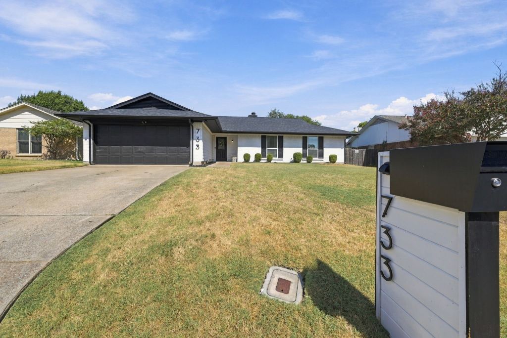 733 Montvale Drive, Mansfield, TX 76063 — photo 1